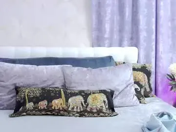 YumiLux – webcam model profile photo Image 6