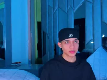 EmiliaCatalina – webcam model profile photo Image 15