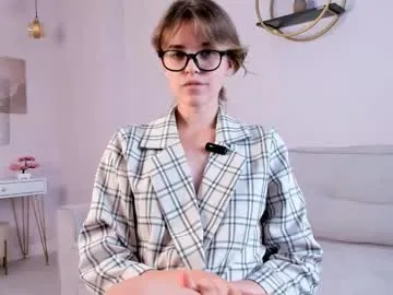 NATHALIA-28_ – webcam model profile photo Image 4