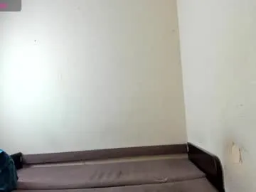 AdritVance – webcam model profile photo Image 12