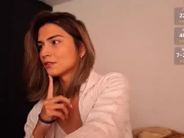 DollyTall – webcam model profile photo Image 12