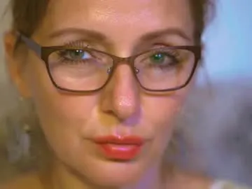 serena_willow – webcam model profile photo Image 11