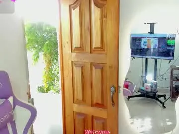 hot_wife_35 – webcam model profile photo Image 4