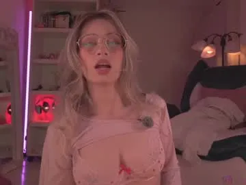 AmiLewis – webcam model profile photo Image 12