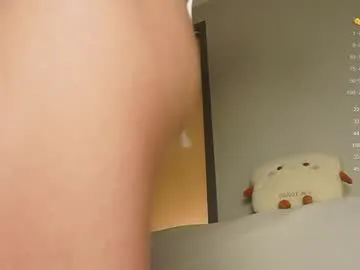 Love_Girl19 – webcam model profile photo Image 2