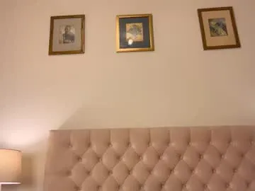 Lovebirdss – webcam model profile photo Image 9