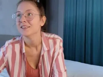 Cum_girlss – webcam model profile photo Image 7