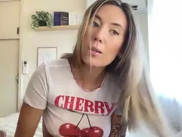 Mia_sweet80 – webcam model profile photo Image 3