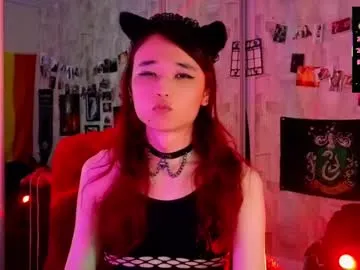 EmiliaCatalina – webcam model profile photo Image 13