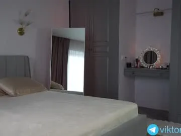 GloriaEvans – webcam model profile photo Image 4