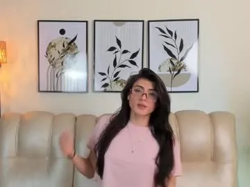 EmiliaCatalina – webcam model profile photo Image 10