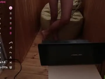 ANA_U – webcam model profile photo Image 14