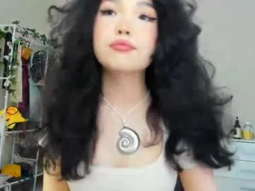 EmaSalis – webcam model profile photo Image 15