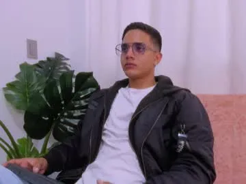 PinkLoving070 – webcam model profile photo Image 19