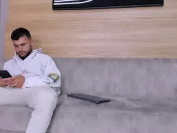 PinkLoving070 – webcam model profile photo Image 6