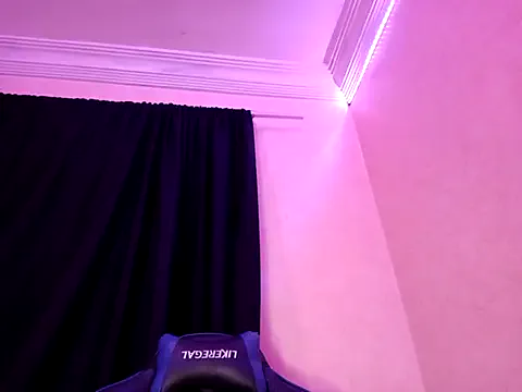 MissLMrJ – webcam model profile photo Image 17