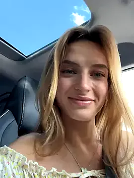 LaureMestler – webcam model profile photo Image 11