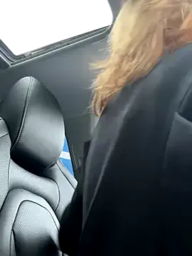 LaureMestler – webcam model profile photo Image 15