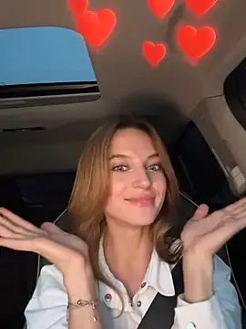 LaureMestler – webcam model profile photo Image 8