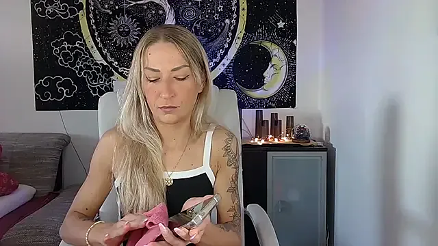 Ariana__ – webcam model profile photo Image 18