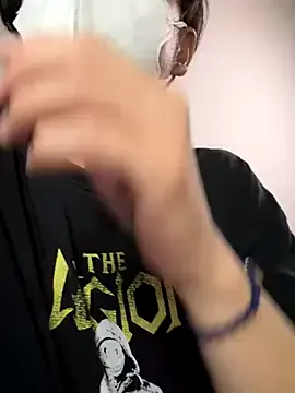 Threesome-no-mercy – webcam model profile photo Image 9