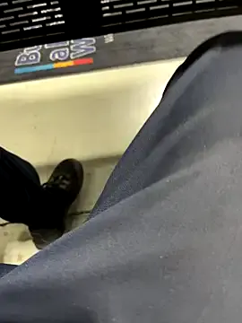 mon1_day – webcam model profile photo Image 15