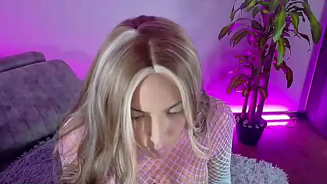 RollDolls – webcam model profile photo Image 14