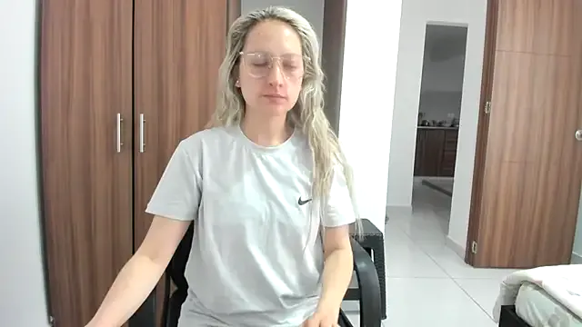 Linalicious – webcam model profile photo Image 11