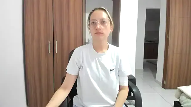 Linalicious – webcam model profile photo Image 14