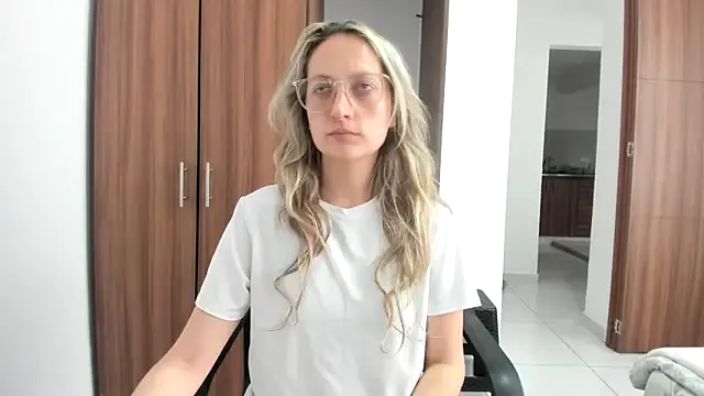 Linalicious – webcam model profile photo Image 15