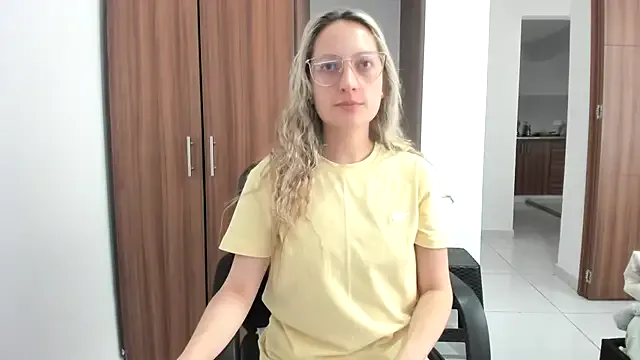 Linalicious – webcam model profile photo Image 18