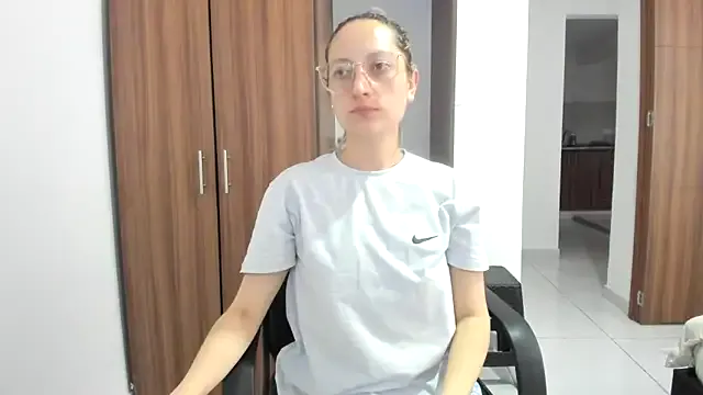 Linalicious – webcam model profile photo Image 19