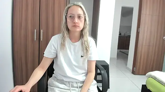 Linalicious – webcam model profile photo Image 7