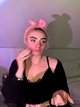 EmiliaCatalina – webcam model profile photo Image 15