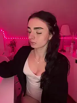 EmiliaCatalina – webcam model profile photo Image 19