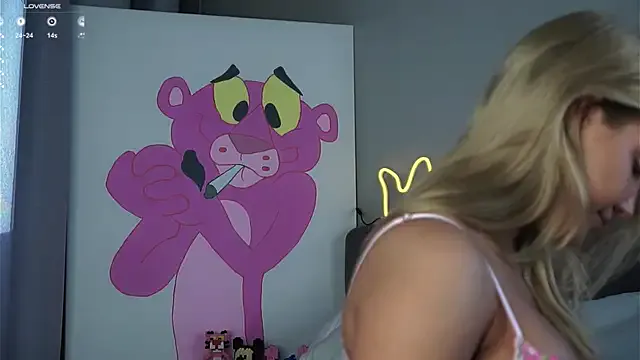 Noeliagglow – webcam model profile photo Image 14