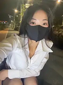 little_shadow – webcam model profile photo Image 10