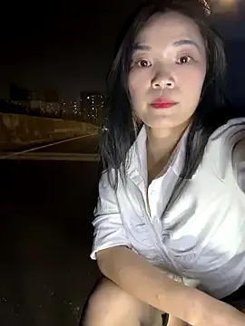 little_shadow – webcam model profile photo Image 11