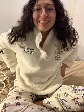 RollDolls – webcam model profile photo Image 3