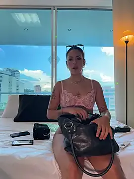 Bambi-Live – webcam model profile photo Image 16