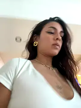 Bambi-Live – webcam model profile photo Image 8