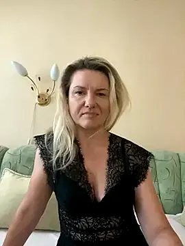 Yui-Ch06 – webcam model profile photo Image 4