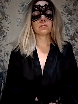 4U143 – webcam model profile photo Image 12