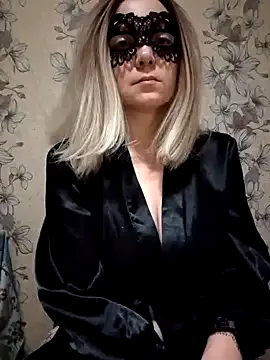 4U143 – webcam model profile photo Image 14