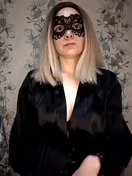 4U143 – webcam model profile photo Image 15