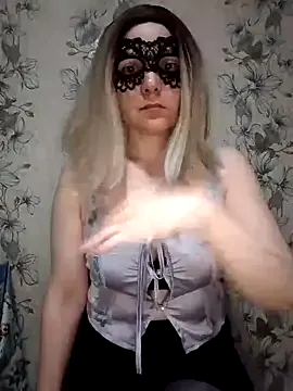 4U143 – webcam model profile photo Image 16