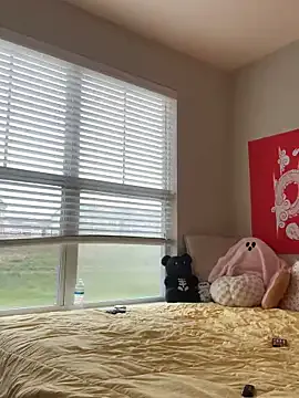 Alina_Vibe_Me – webcam model profile photo Image 3