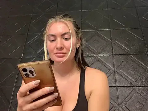 Keep_us_wild – webcam model profile photo Image 5