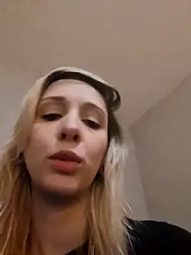 Mia_sweet80 – webcam model profile photo Image 2