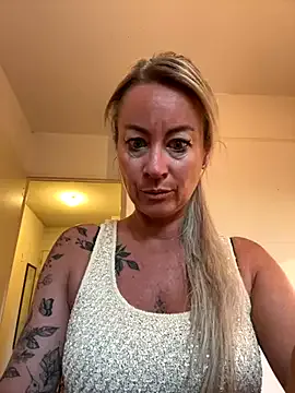 SunnyShiney – webcam model profile photo Image 16